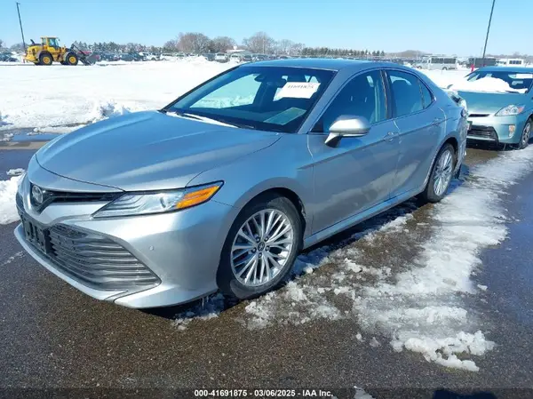 4T1B11HK6JU036203 2018 TOYOTA CAMRY - Image 2