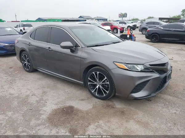 4T1B11HK6JU036332 2018 TOYOTA CAMRY - Image 1