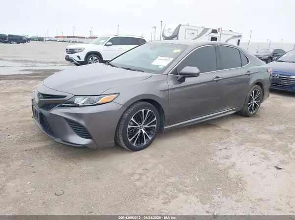 4T1B11HK6JU036332 2018 TOYOTA CAMRY - Image 2
