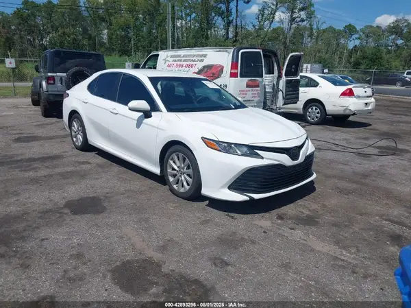 4T1B11HK6JU037867 2018 TOYOTA CAMRY - Image 1