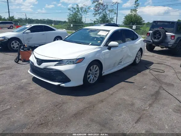 4T1B11HK6JU037867 2018 TOYOTA CAMRY - Image 2