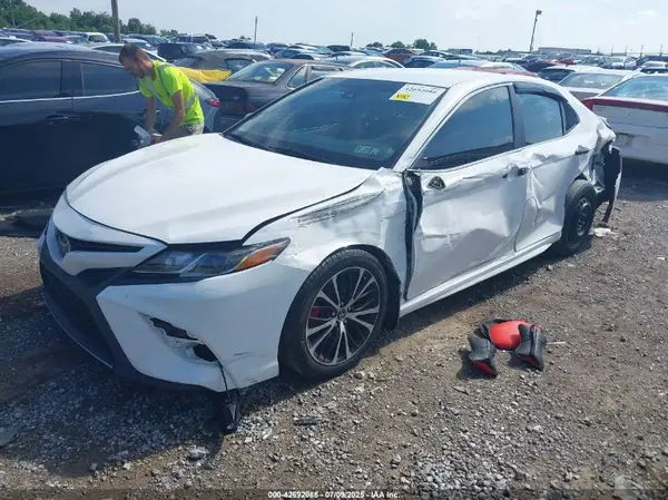 4T1B11HK6JU037948 2018 TOYOTA CAMRY - Image 2