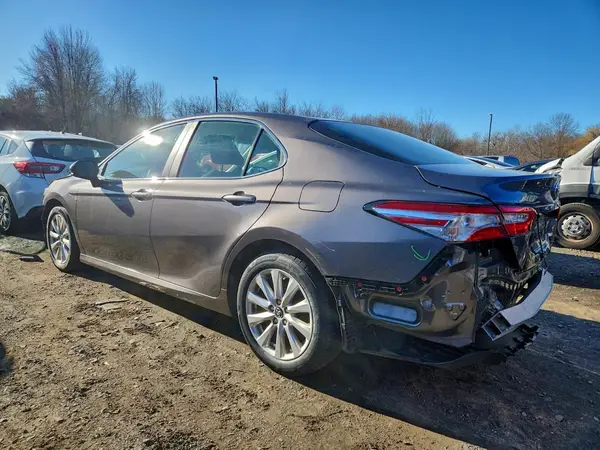 4T1B11HK6JU039523 2018 TOYOTA CAMRY - Image 2