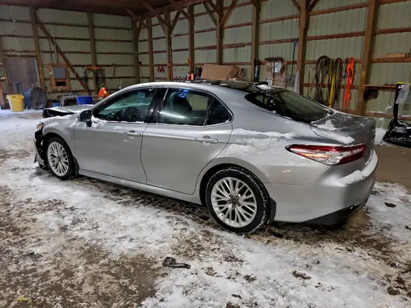 4T1B11HK6JU040431 2018 TOYOTA CAMRY - Image 2