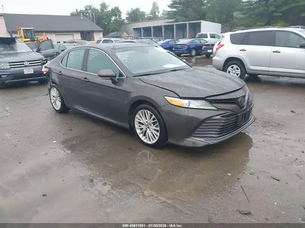 4T1B11HK6JU040459 2018 TOYOTA CAMRY - Image 1