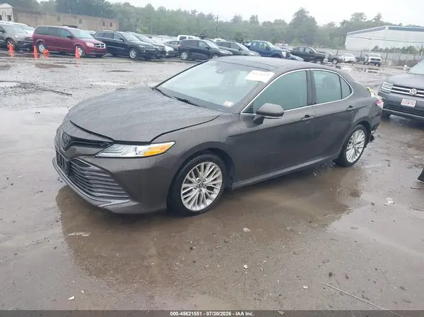 4T1B11HK6JU040459 2018 TOYOTA CAMRY - Image 2