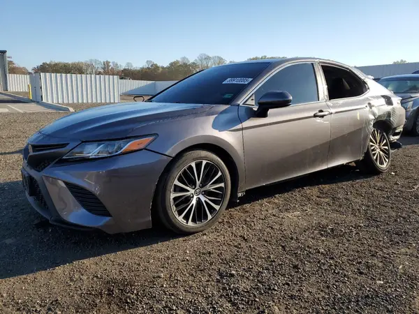 4T1B11HK6JU040736 2018 TOYOTA CAMRY - Image 1