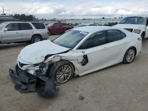 4T1B11HK6JU041353 2018 TOYOTA CAMRY - Image 1