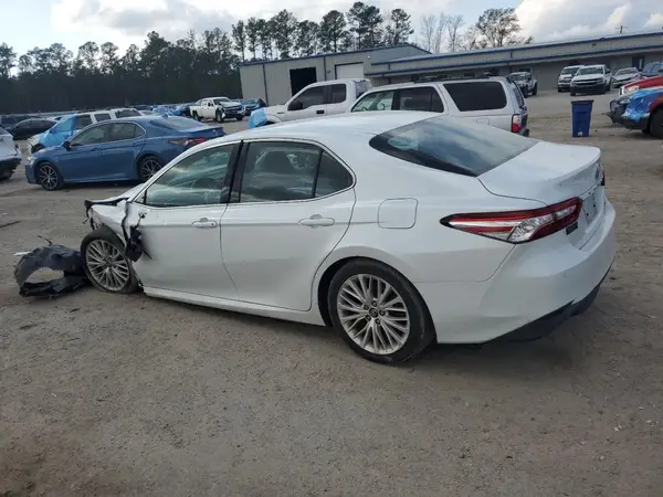 4T1B11HK6JU041353 2018 TOYOTA CAMRY - Image 2