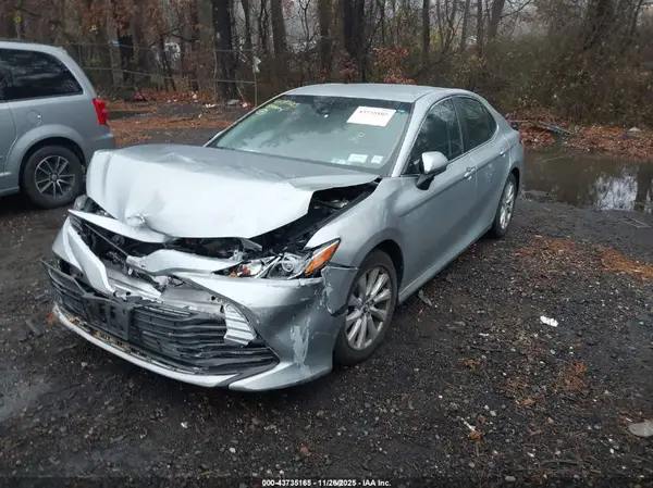 4T1B11HK6JU041532 2018 TOYOTA CAMRY - Image 2
