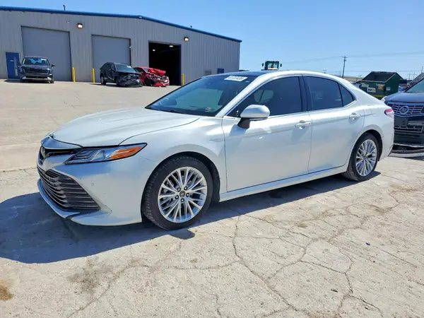4T1B11HK6JU041773 2018 TOYOTA CAMRY - Image 1