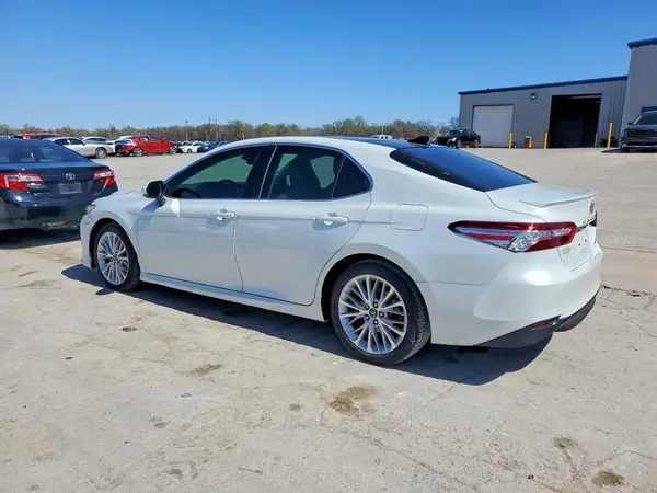 4T1B11HK6JU041773 2018 TOYOTA CAMRY - Image 2