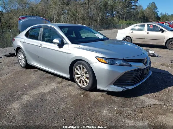 4T1B11HK6JU042244 2018 TOYOTA CAMRY - Image 1