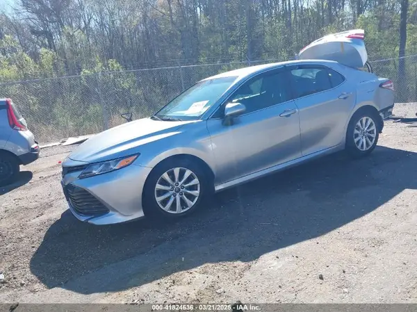4T1B11HK6JU042244 2018 TOYOTA CAMRY - Image 2