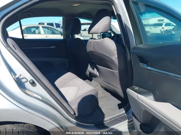 4T1B11HK6JU042244 2018 TOYOTA CAMRY - Image 8