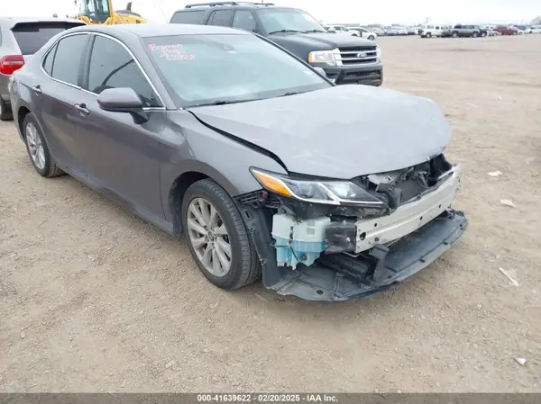 4T1B11HK6JU044219 2018 TOYOTA CAMRY - Image 1