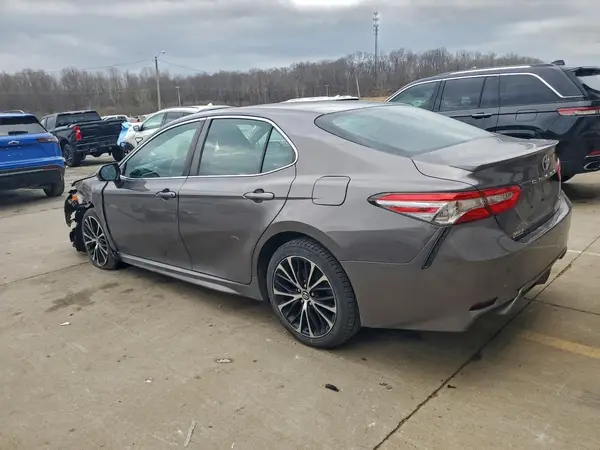 4T1B11HK6JU045189 2018 TOYOTA CAMRY - Image 2