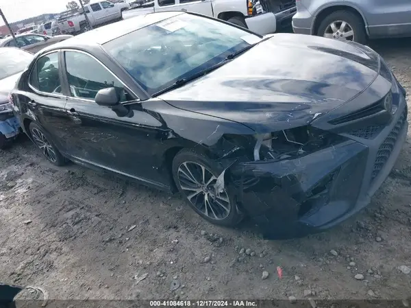 4T1B11HK6JU045614 2018 TOYOTA CAMRY - Image 1