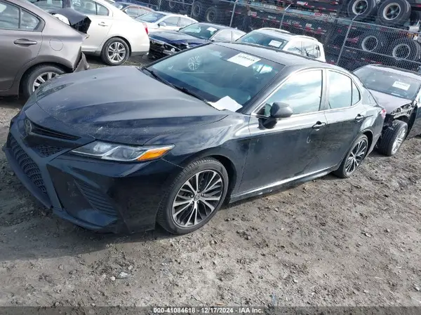 4T1B11HK6JU045614 2018 TOYOTA CAMRY - Image 2