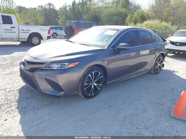 4T1B11HK6JU046083 2018 TOYOTA CAMRY - Image 2