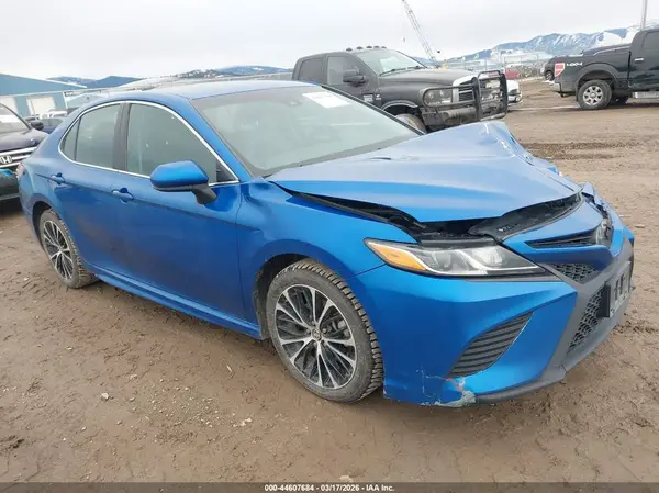 4T1B11HK6JU047167 2018 TOYOTA CAMRY - Image 1