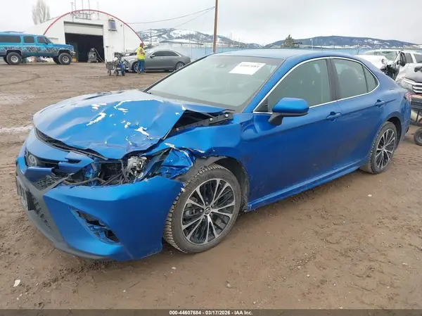 4T1B11HK6JU047167 2018 TOYOTA CAMRY - Image 2