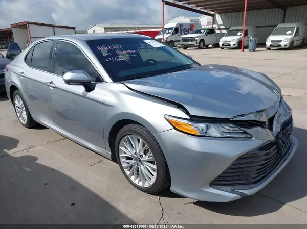4T1B11HK6JU047170 2018 TOYOTA CAMRY - Image 1