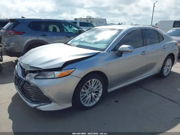 4T1B11HK6JU047170 2018 TOYOTA CAMRY - Image 2