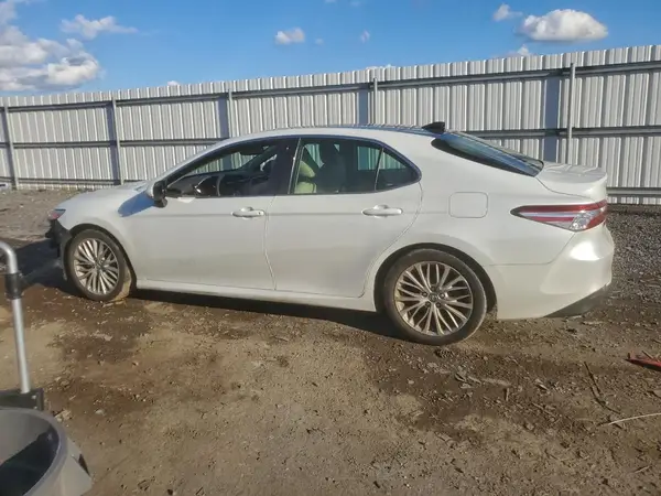 4T1B11HK6JU048304 2018 TOYOTA CAMRY - Image 2