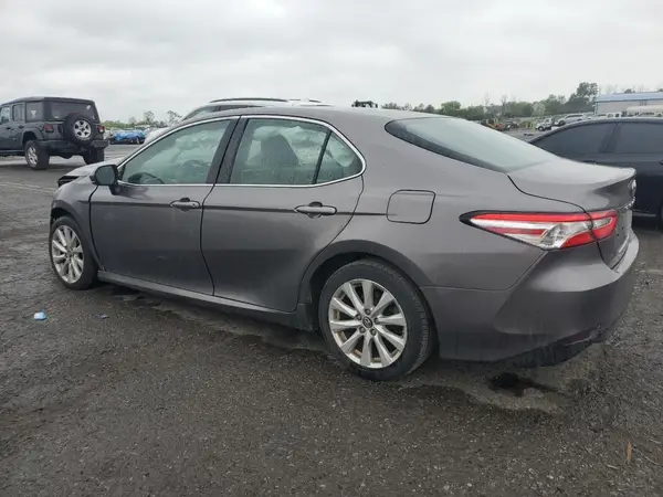 4T1B11HK6JU048397 2018 TOYOTA CAMRY - Image 2