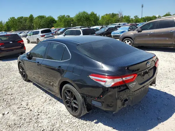 4T1B11HK6JU049422 2018 TOYOTA CAMRY - Image 2