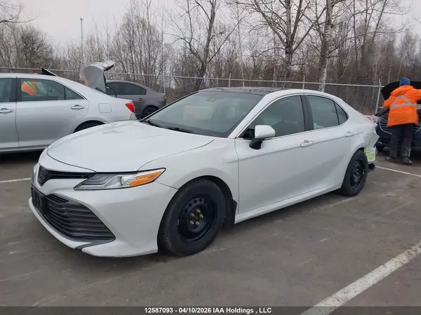 4T1B11HK6JU049663 2018 TOYOTA CAMRY - Image 2