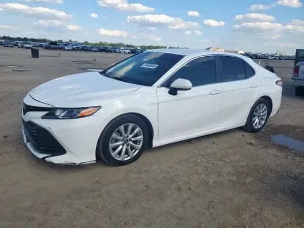 4T1B11HK6JU050702 2018 TOYOTA CAMRY - Image 1