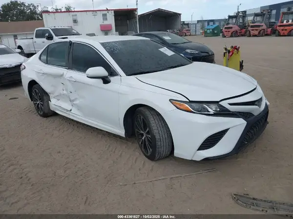 4T1B11HK6JU051249 2018 TOYOTA CAMRY - Image 1