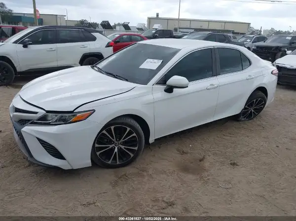 4T1B11HK6JU051249 2018 TOYOTA CAMRY - Image 2