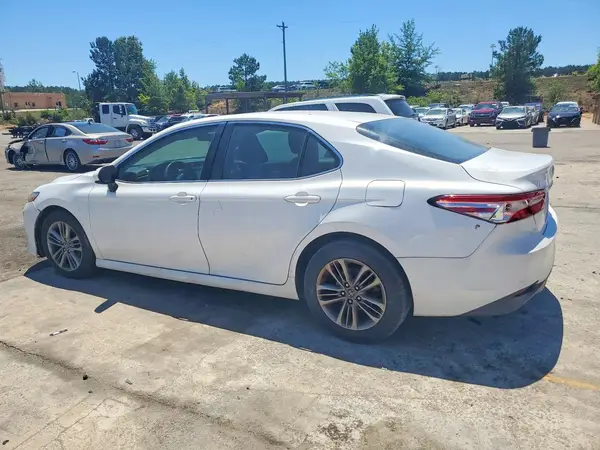 4T1B11HK6JU051879 2018 TOYOTA CAMRY - Image 2