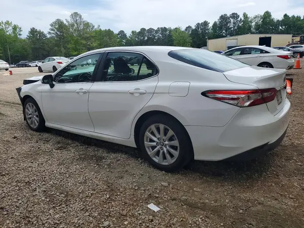 4T1B11HK6JU054670 2018 TOYOTA CAMRY - Image 2