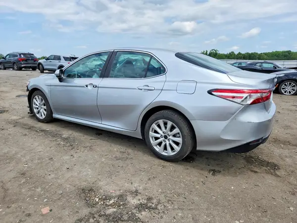 4T1B11HK6JU054698 2018 TOYOTA CAMRY - Image 2
