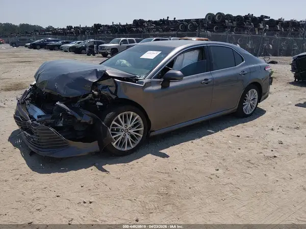 4T1B11HK6JU055334 2018 TOYOTA CAMRY - Image 2