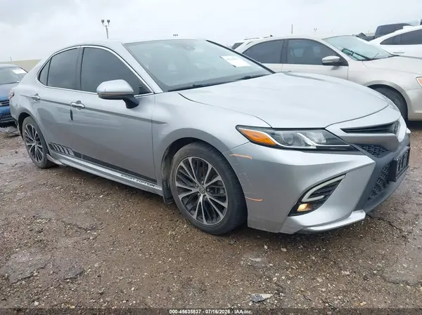 4T1B11HK6JU056421 2018 TOYOTA CAMRY - Image 1