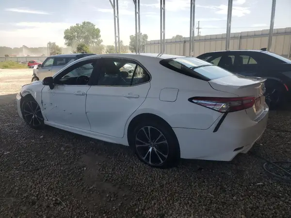 4T1B11HK6JU056449 2018 TOYOTA CAMRY - Image 2