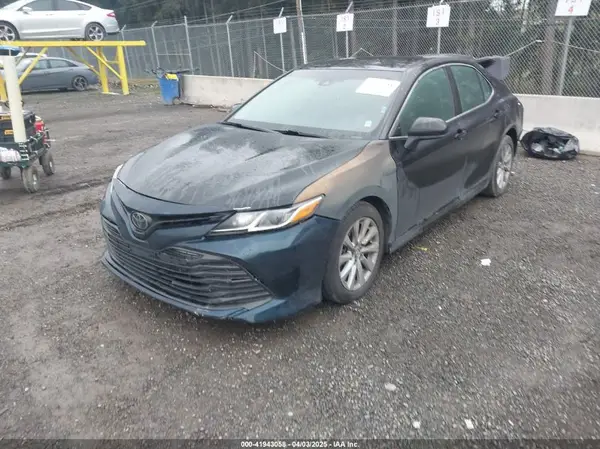 4T1B11HK6JU057181 2018 TOYOTA CAMRY - Image 2