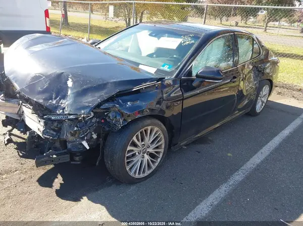 4T1B11HK6JU057407 2018 TOYOTA CAMRY - Image 2