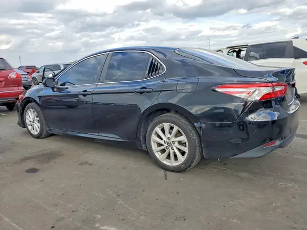 4T1B11HK6JU058329 2018 TOYOTA CAMRY - Image 2