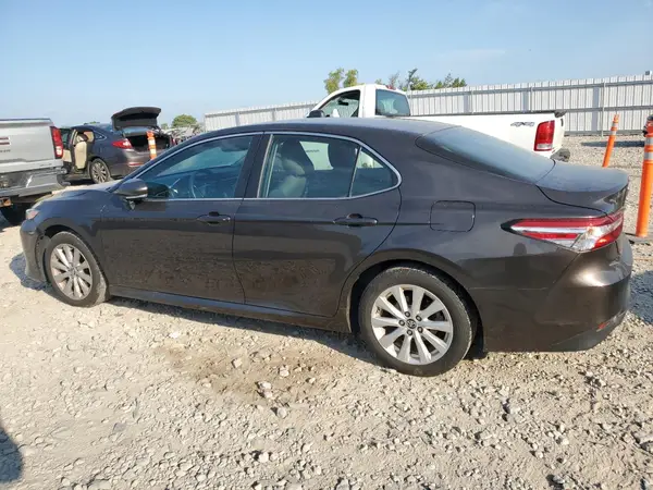 4T1B11HK6JU058511 2018 TOYOTA CAMRY - Image 2