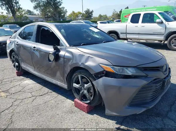 4T1B11HK6JU058895 2018 TOYOTA CAMRY - Image 1