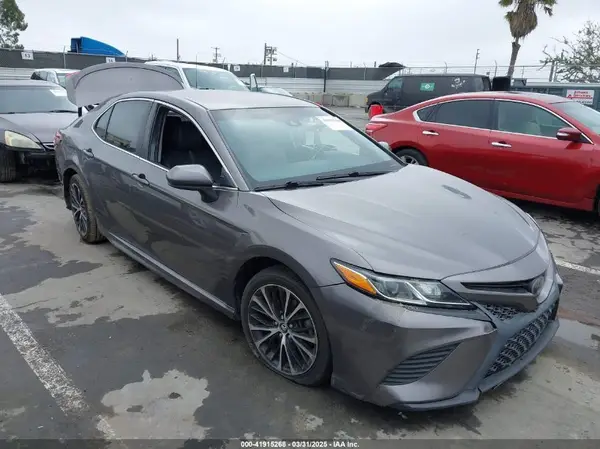 4T1B11HK6JU061571 2018 TOYOTA CAMRY - Image 1