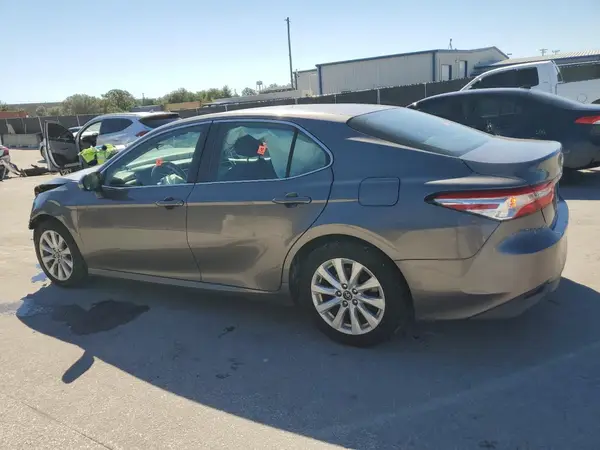 4T1B11HK6JU062168 2018 TOYOTA CAMRY - Image 2