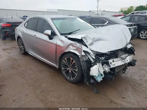 4T1B11HK6JU063062 2018 TOYOTA CAMRY - Image 1