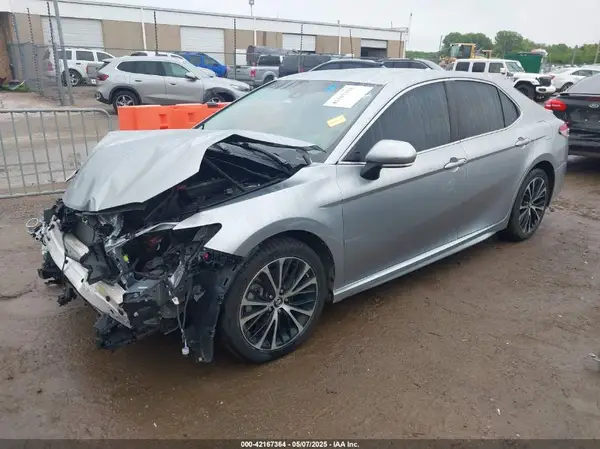 4T1B11HK6JU063062 2018 TOYOTA CAMRY - Image 2